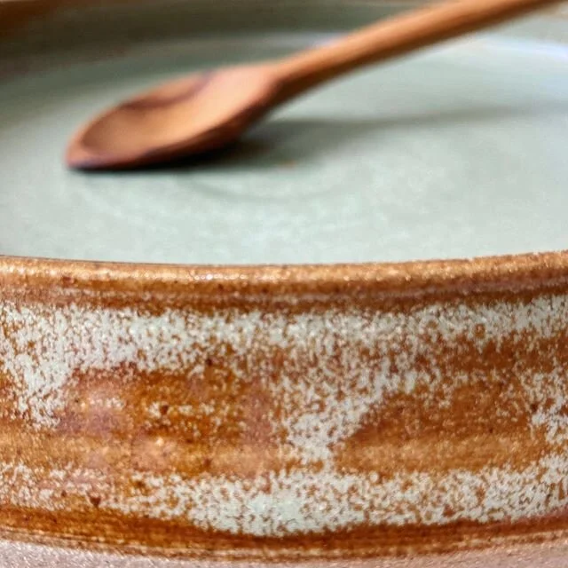 Love the colour palette!
Spoon by @meneertjeteelepel 🥰

#glazing #wheelthrown #stoneware #gingerceramics