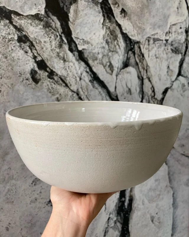 Grote komen combo mat en glanzend wit!

#bigbowl #stoneware #wheelthrown #ceramics #gingerceramics