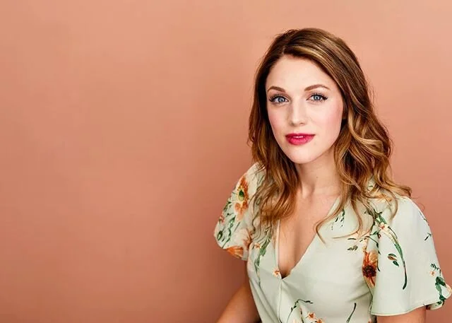 All hail @katieddavis for my website facelift 🙌🏻 And BOY did it need one! Check it out at jenna-burns.com...or as the kids say &ldquo;link in bio&rdquo; 💁🏻&zwj;♀️ Also, here&rsquo;s another @jdemetriephotography fav 💕 #unedited
.
.
.
#actor #sin