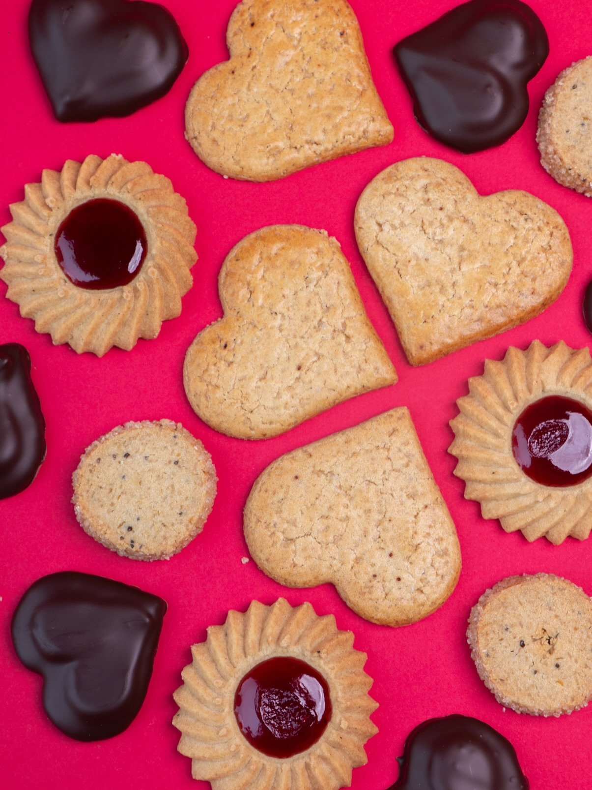 Le go&ucirc;ter des amoureux s&rsquo;invite chez Esth&egrave;te... 🍪❤️
Parce qu&rsquo;il n&rsquo;y a pas d&rsquo;heure pour se dire &laquo;&nbsp;je t&rsquo;aime&nbsp;&raquo;, nos p&acirc;tissiers ont confectionn&eacute; un sachet de douceurs &agrave