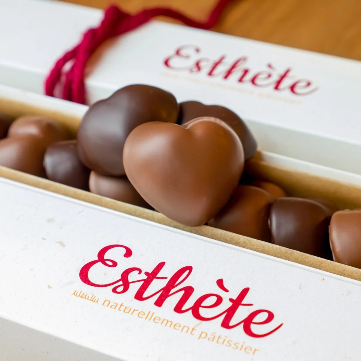 Un petit c&oelig;ur de douceur... ☁️🍫
Parce que la Saint-Valentin est aussi l&rsquo;occasion de retomber en enfance, laissez-vous s&eacute;duire par nos coeur de guimauve &agrave; la vanille de Madagascar.
Une parenth&egrave;se de douceur &agrave; o