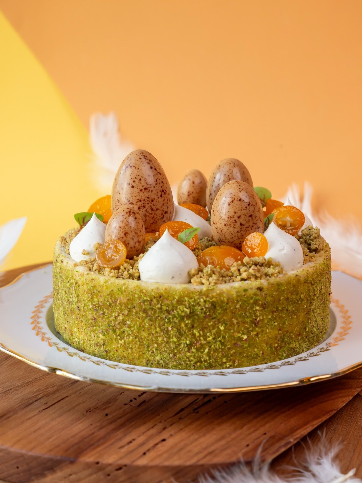 La Charlotte de P&acirc;ques 🌿✨
Succombez &agrave; la fra&icirc;cheur de notre Charlotte revisit&eacute;e. Une cr&eacute;ation printani&egrave;re o&ugrave; la douceur de la pistache et du miel rencontre l&rsquo;&eacute;nergie ensoleill&eacute;e du k