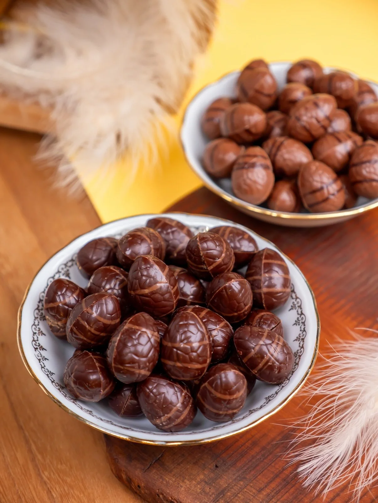 - D&eacute;lices de P&acirc;ques - Cloche 🔔 au pralin&eacute; cacahu&egrave;te, &oelig;ufs fourr&eacute;s au pralin&eacute; pistache ou pralin&eacute; noisette croustillant&hellip; 🥚
S&eacute;lection rigoureuse des ingr&eacute;dients et assemble d&