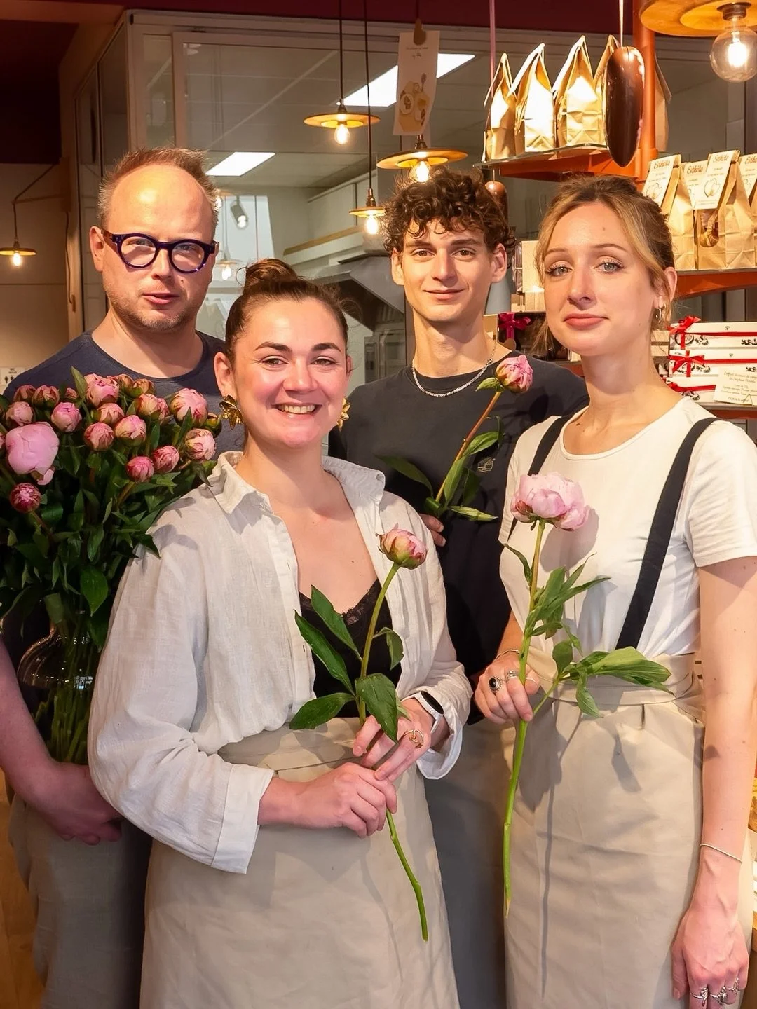 &hearts;️🌸 Bonne f&ecirc;te Maman &hearts;️🌸

Votre p&acirc;tisserie est ouverte ce dimanche matin jusqu&rsquo;&agrave; 13h00.

Biscuits, chocolats &amp; p&acirc;tisseries, soyez s&ucirc;r de faire plaisir &agrave; votre Maman! 

#esthetenantes #pa