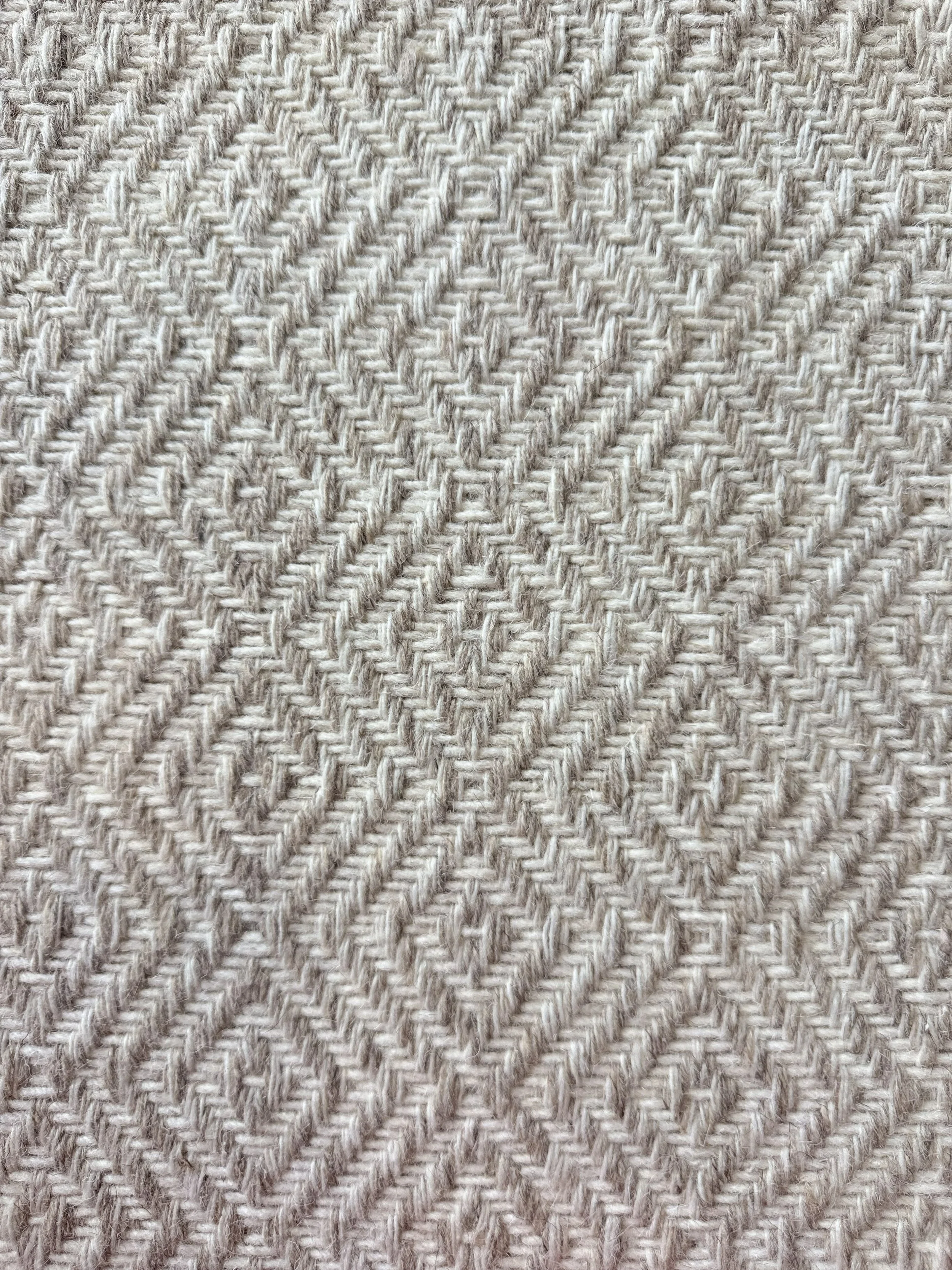 Rombo: Sand
Width: 15'
100% Wool