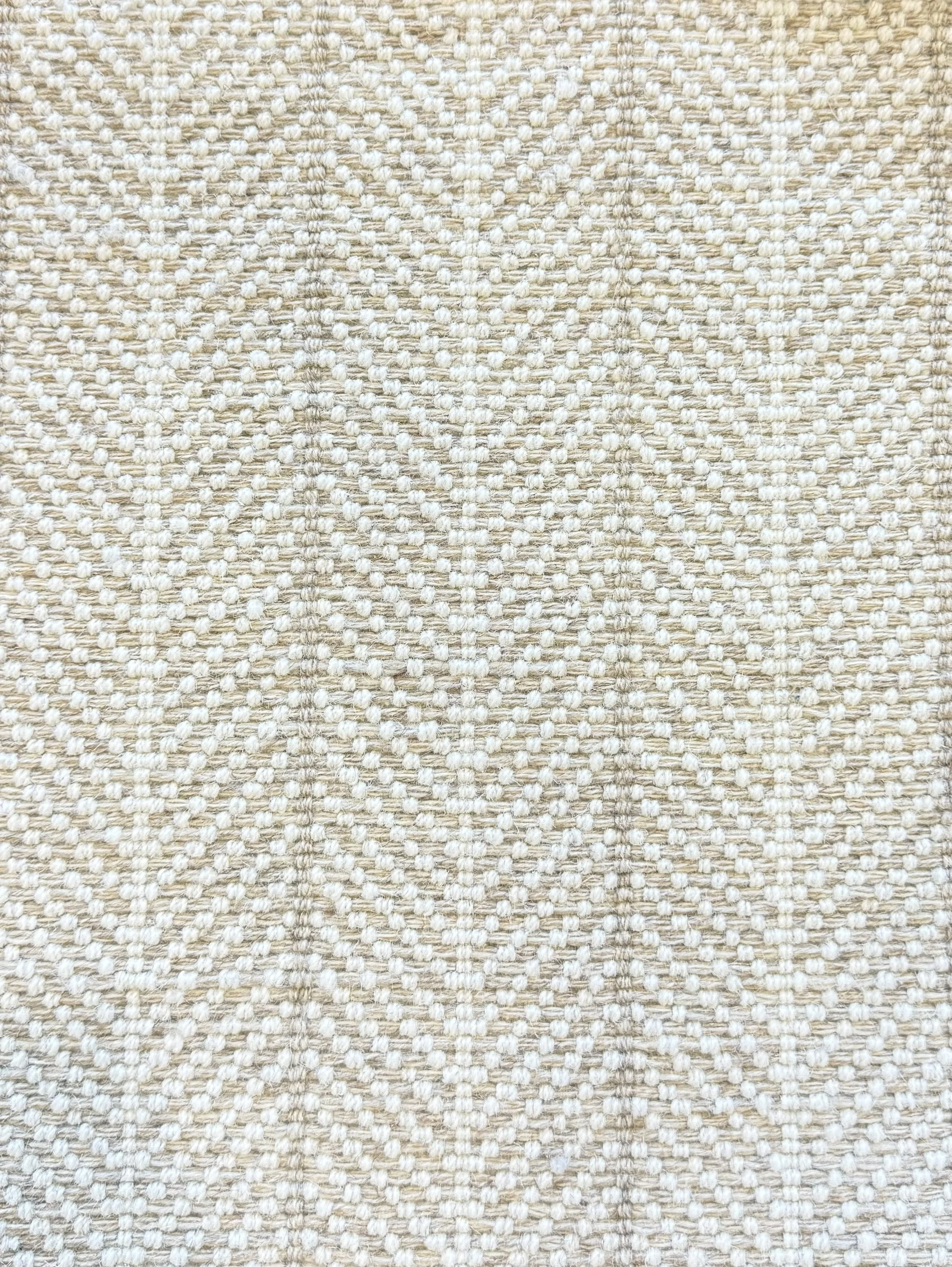 Kimi: Sand
Width: 15'
100% Wool