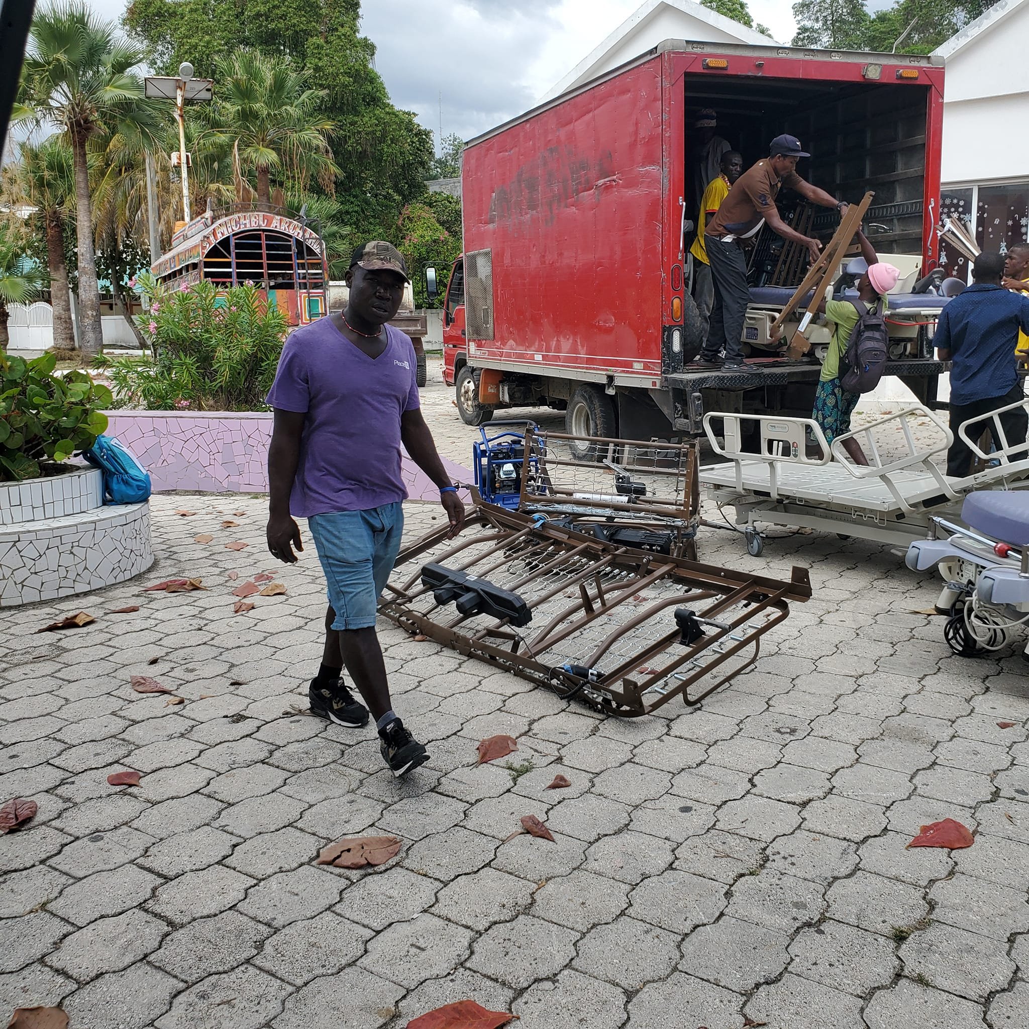 Off Loading in Haiti