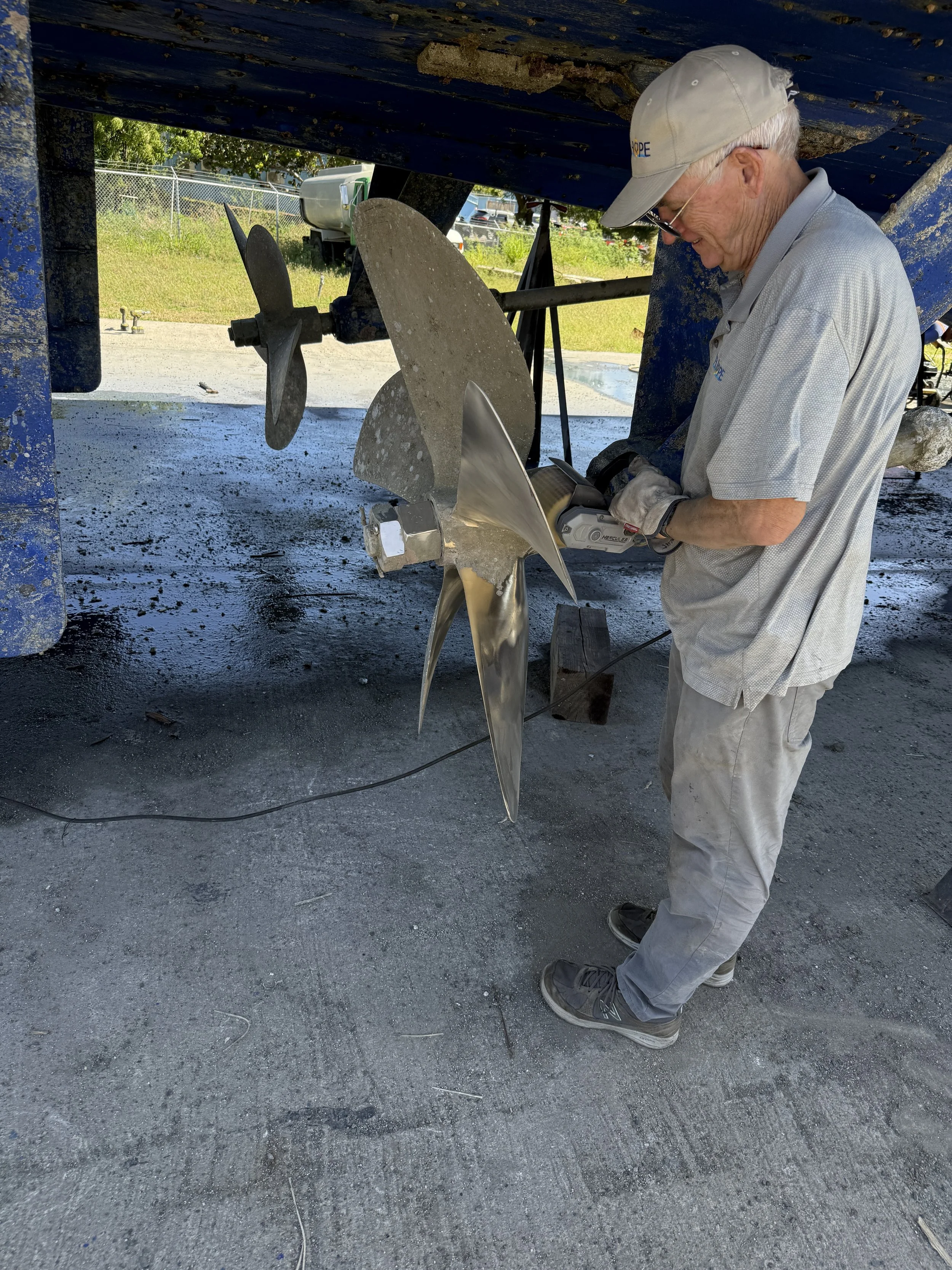  Cleaning the propellers 