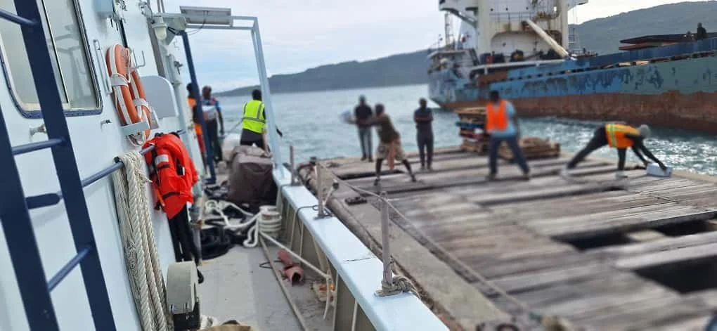 Off loading the after deck