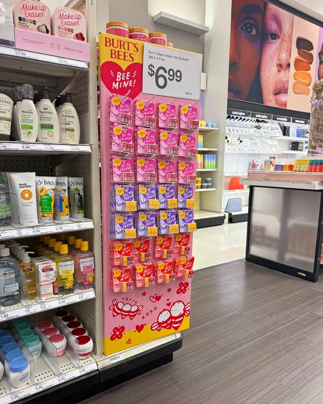 Spreading the love, one sidecap at a time 💕🐝

Just in time for Valentine&rsquo;s Day, this @burtsbees sidecap, designed by our team at Kendal King is bringing sweet, giftable moments to the beauty aisle at @target. With bright colors, playful graph