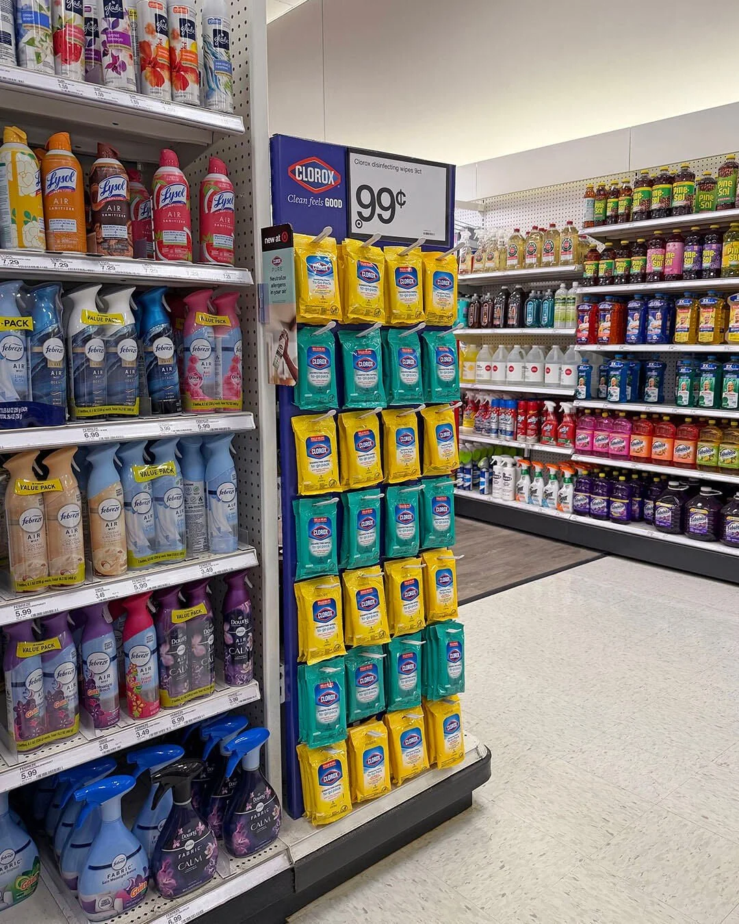 On-the-go essentials for summer adventures. ☀️
We&rsquo;re proud to see our Clorox&reg; Disinfecting Wipes To Go display helping Target shoppers stay prepared all summer long!
@clorox @target