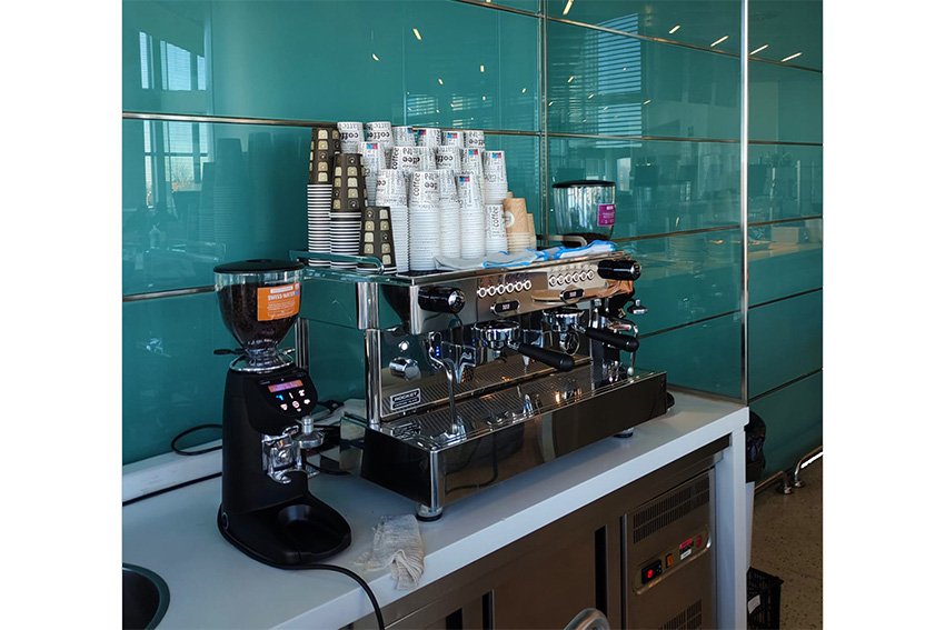 Máquina Barista de café en oficina