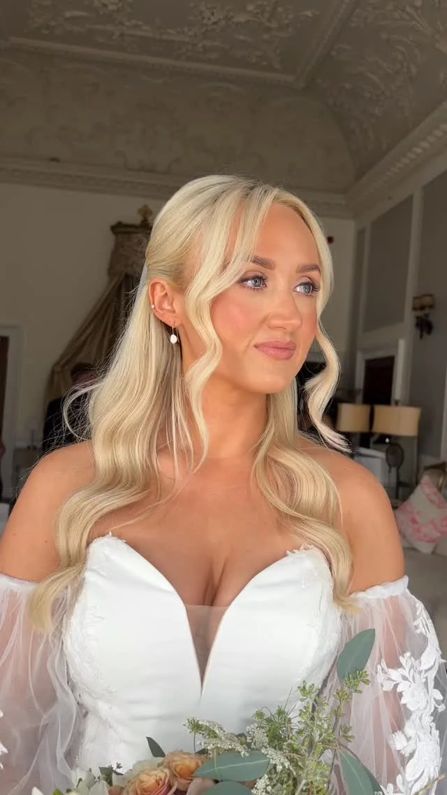 The moment before she walks down the aisle ✨
#Bridalmakeup #bridalmakeupartist #softbridallook #bridetobe