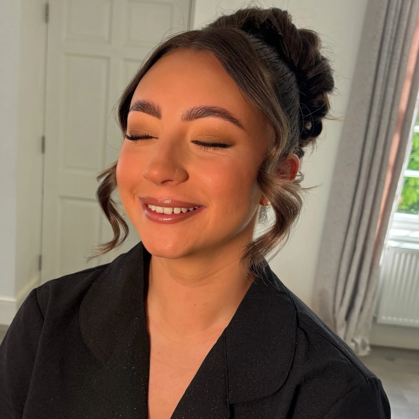 Matte eyes have been dominating weddings for a few seasons&hellip; and honestly, I&rsquo;m here for it 🙌🏼
.
#matteeyeshadow #weddingmakeupartist #makeupartistchester #makeupartistnorthwales #bridesmaidmakeup