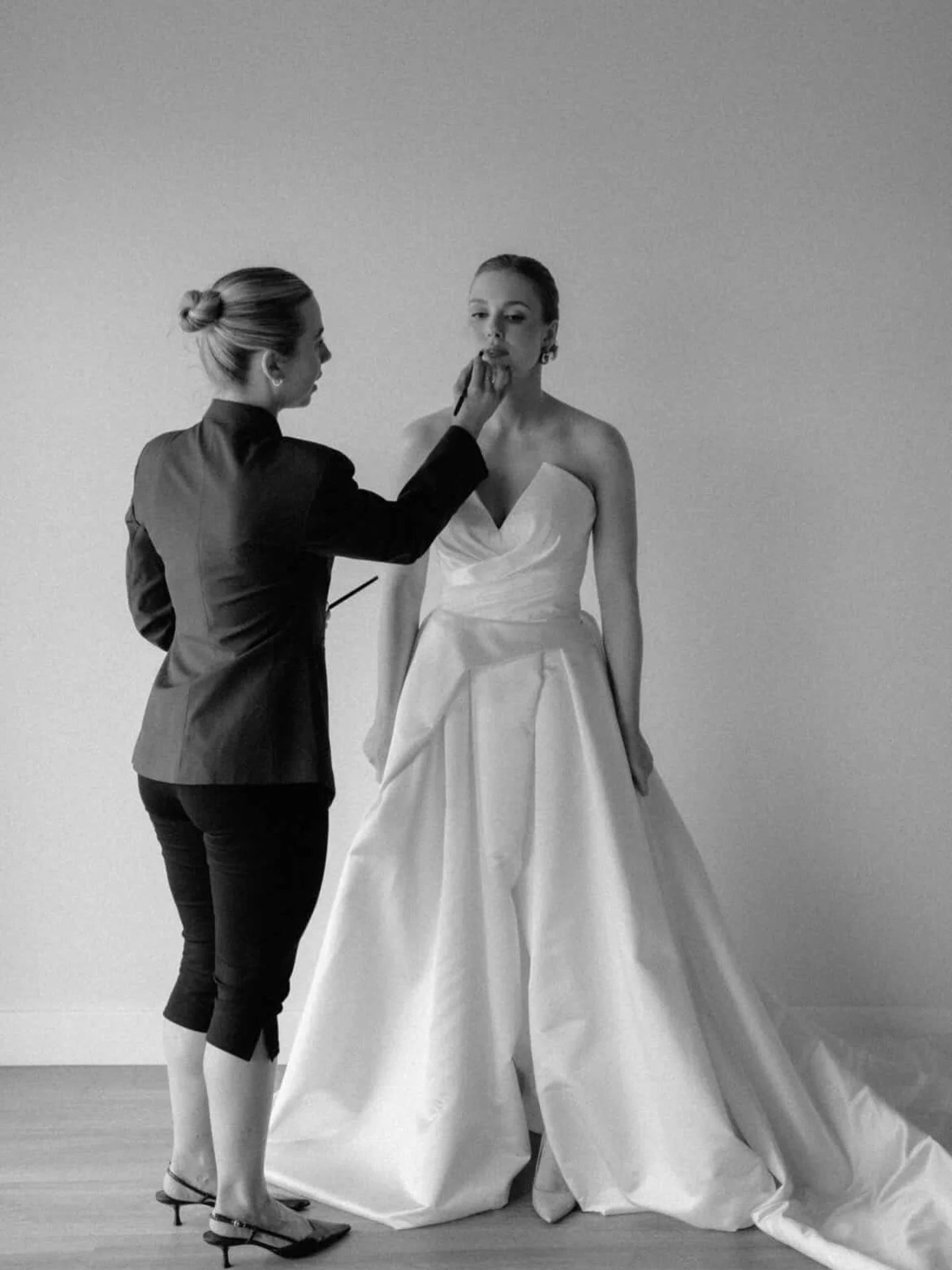 What a day!  My first styled shoot completed with the most amazing team 🤍 can&rsquo;t wait to show what we created ✨
Thankyou all&hellip;
@the.anglesey.barn 
@claracooperphoto 
@lavieenrose_hairstylist 
@laurenxbelassiepage 
@evenonarainydaybridal 
