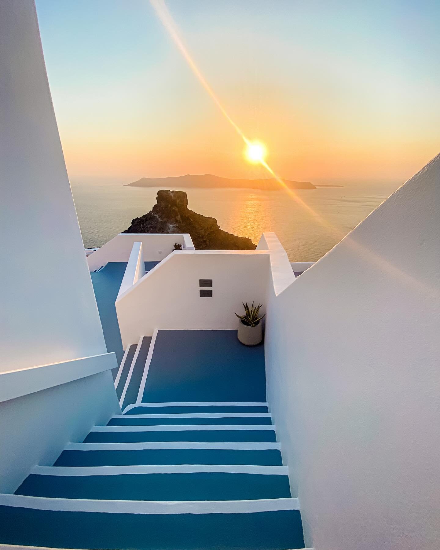 Is Santorini really as beautiful as photos make it out to be? Yes. Hard yes. No question. No hesitation. It&rsquo;s simply magical 🧚