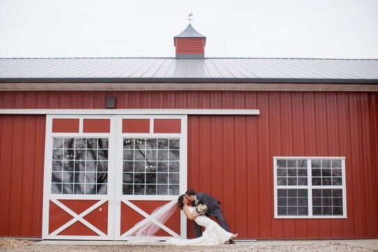 Outdoorn Barn Wedding KC.jpg