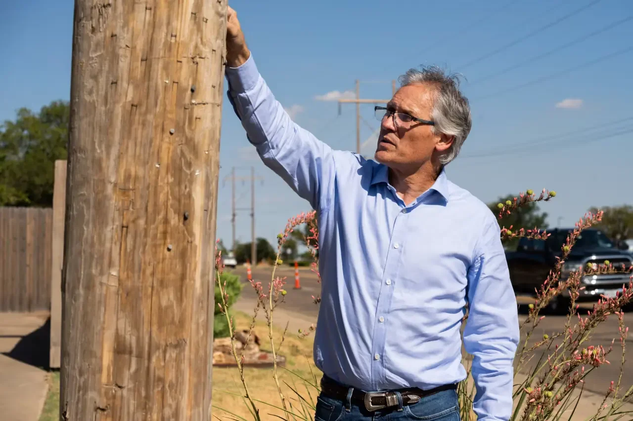 The Texas Trader at War With His Electric Company Over Power Poles