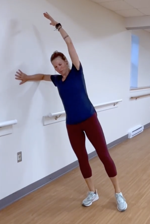 Exercices pour les muscles abdominaux avec l'aide d'un mur