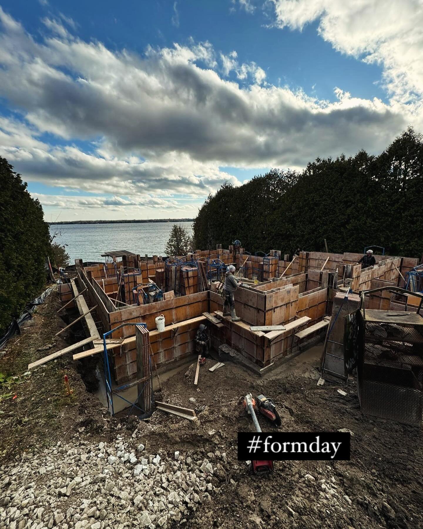 Getting dialled in on lake Simcoe for this spectacular build in oro medonte - can wait to keep you updated on the progress here!!🏡 #oromedonte #realestate #newbuildhome #contractor #cm #waterfront #luxury #inspiration #2storey #lakefronthomes #custo