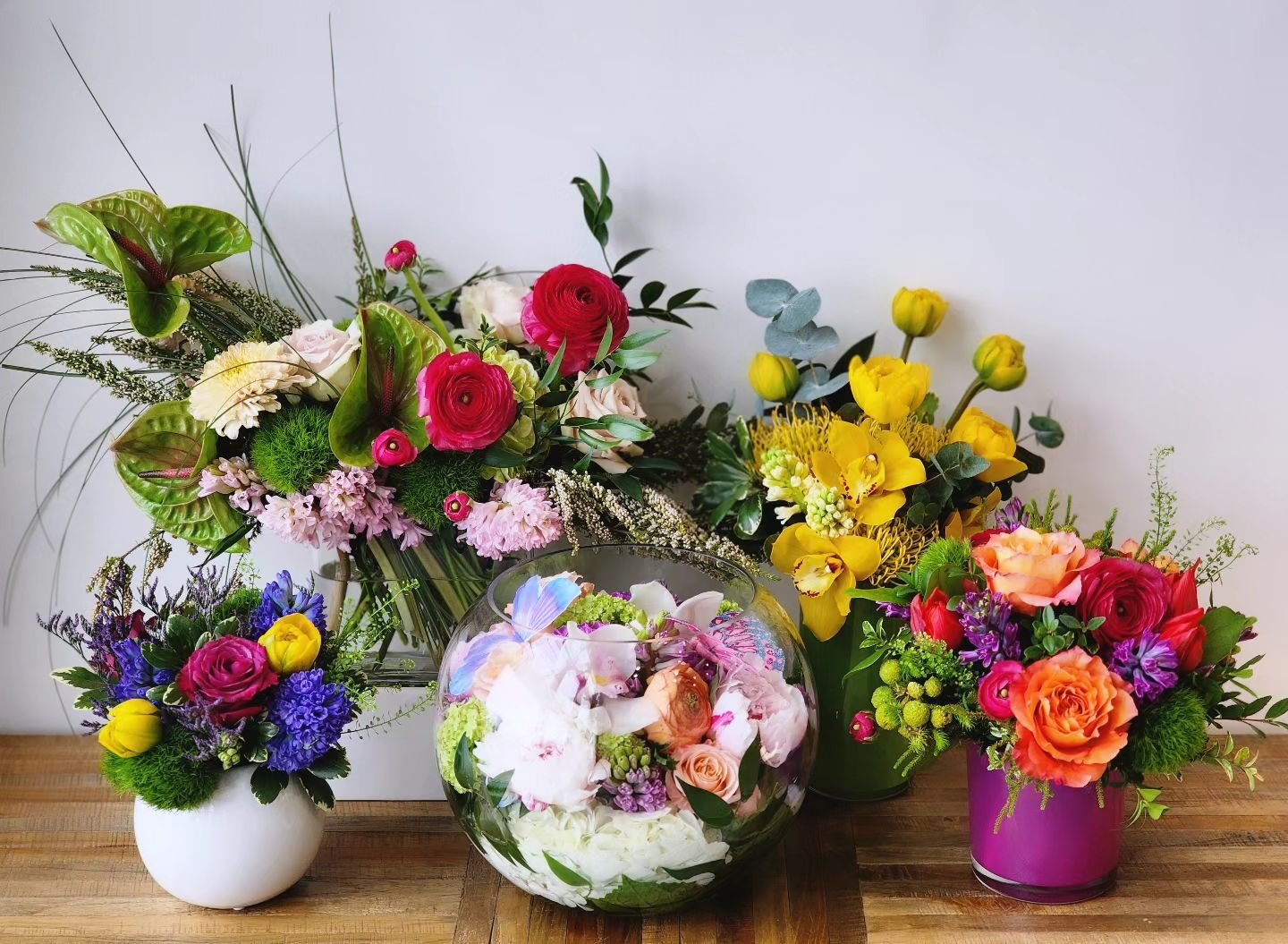 Celebrate your mom with a floral subscription this Mother&rsquo;s Day. After all, your mom deserves more than just one day of flowers!! 

How does it work? Spend what you&rsquo;d like, select the duration and frequency, sit back, and let mom enjoy fl