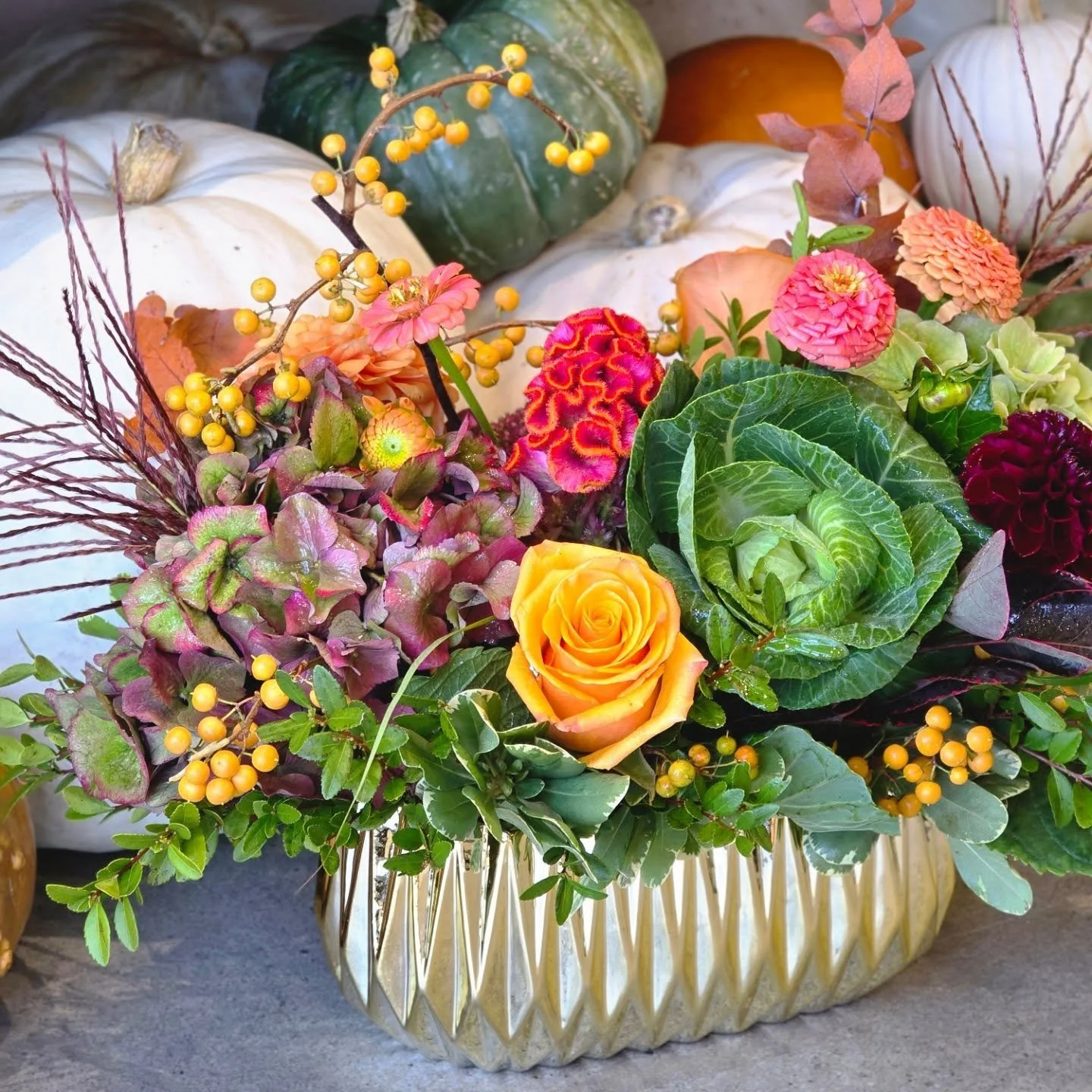 Stuffing? Optional. Floral centerpiece? Non-negotiable.

Order your Thanksgiving florals early! Gratitude looks even better with petals. 😉 🦃

#swishandcompany