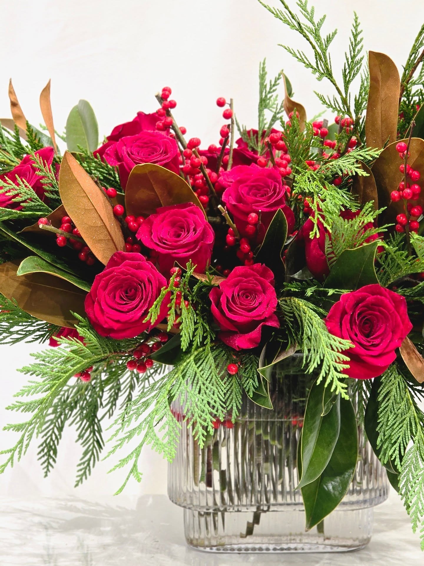 Casually drop-dead stunning. 🌹

Our 2025 Holiday Floral collection is live! Take a peak at our gallery and find all the floral inspiration you need at swishandcompany.com. 

Find the link in our bio.

#swishandcompany