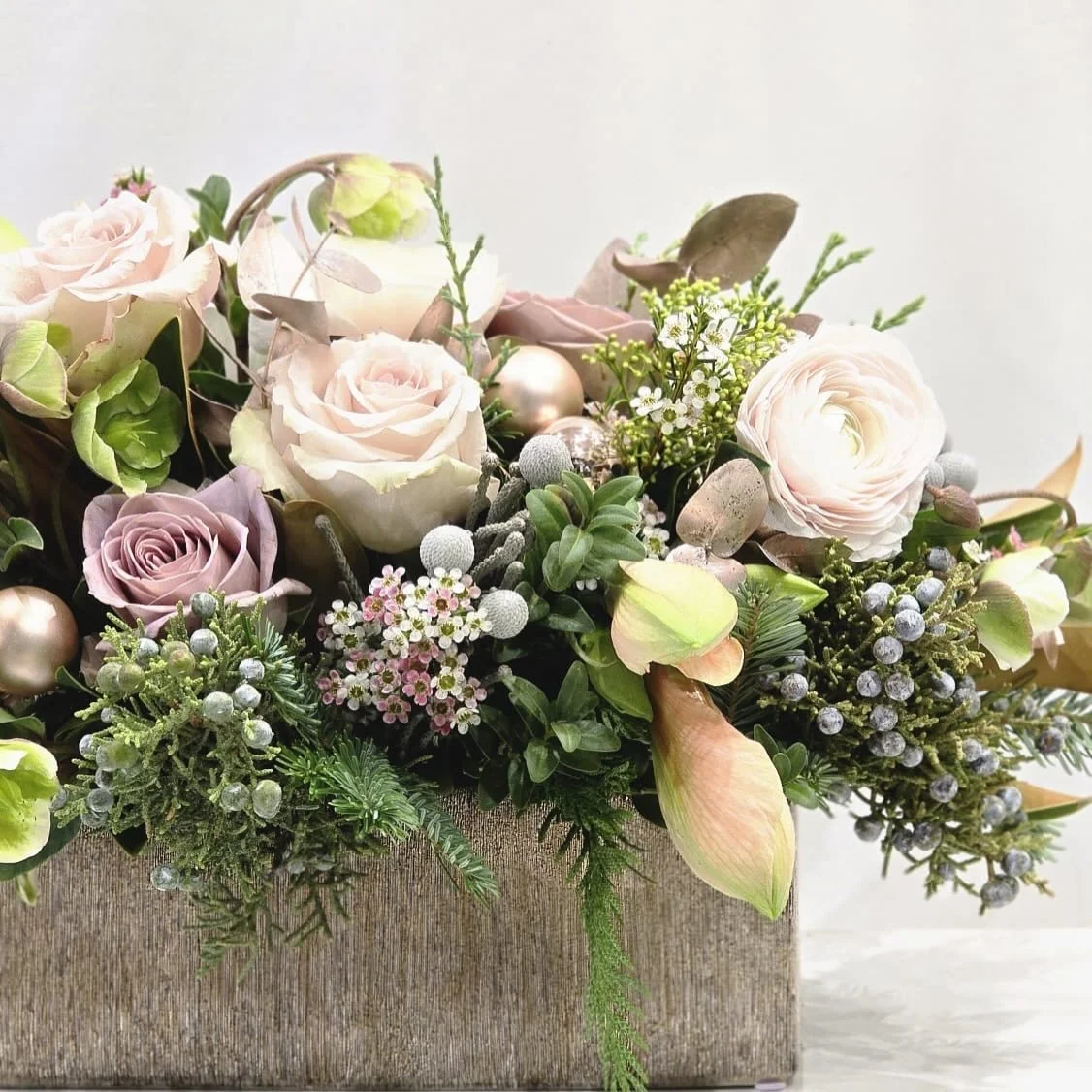 Soft, chic and here to sleigh. And who doesn&rsquo;t want to sleigh?

Head to our website gallery for all the holiday floral inspiration. Link in bio!

#swishandcompany