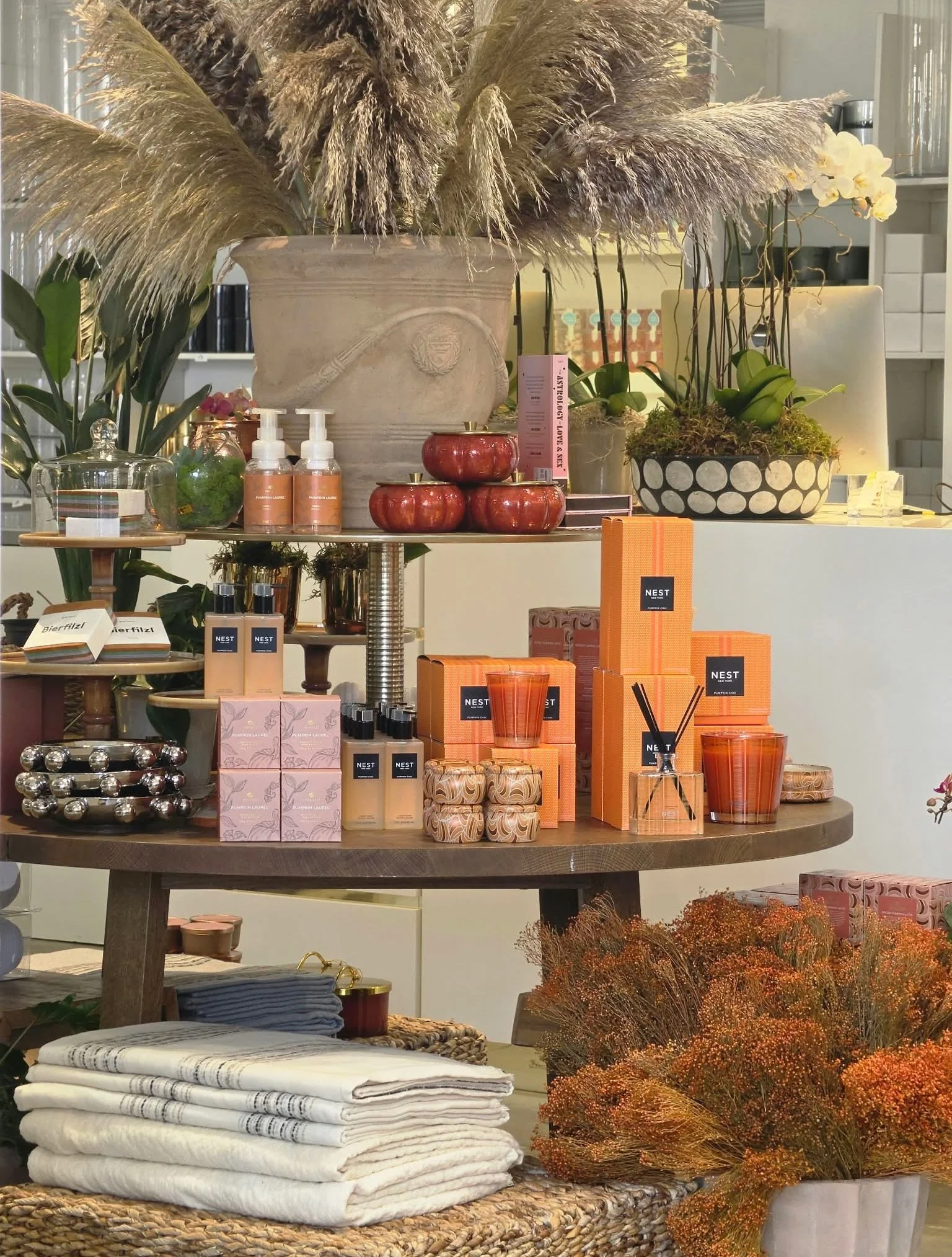 Fall has officially arrived at Swish 🍂

The store had a little fall makeover and we&rsquo;re obsessed. New season, new finds, new reasons to stop by! 🍁

Come wander through our new fall collection and get into the season with us 🤎✨