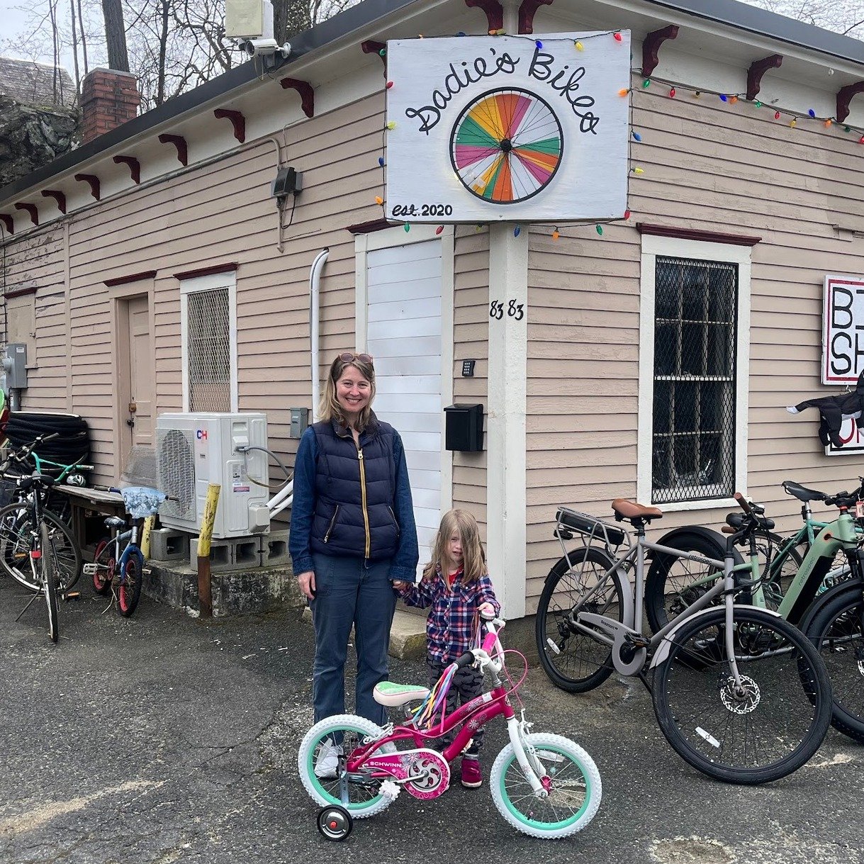 Kid Time Tuesday!

One of the coolest bikes has left the shop and it even got accessorized to be MORE cool!!!!!!!!!!!!

Want to know what else is cool?
All youth bikes sold by Sadie's bikes are eligible for a trade-in value for the next size bike. Th