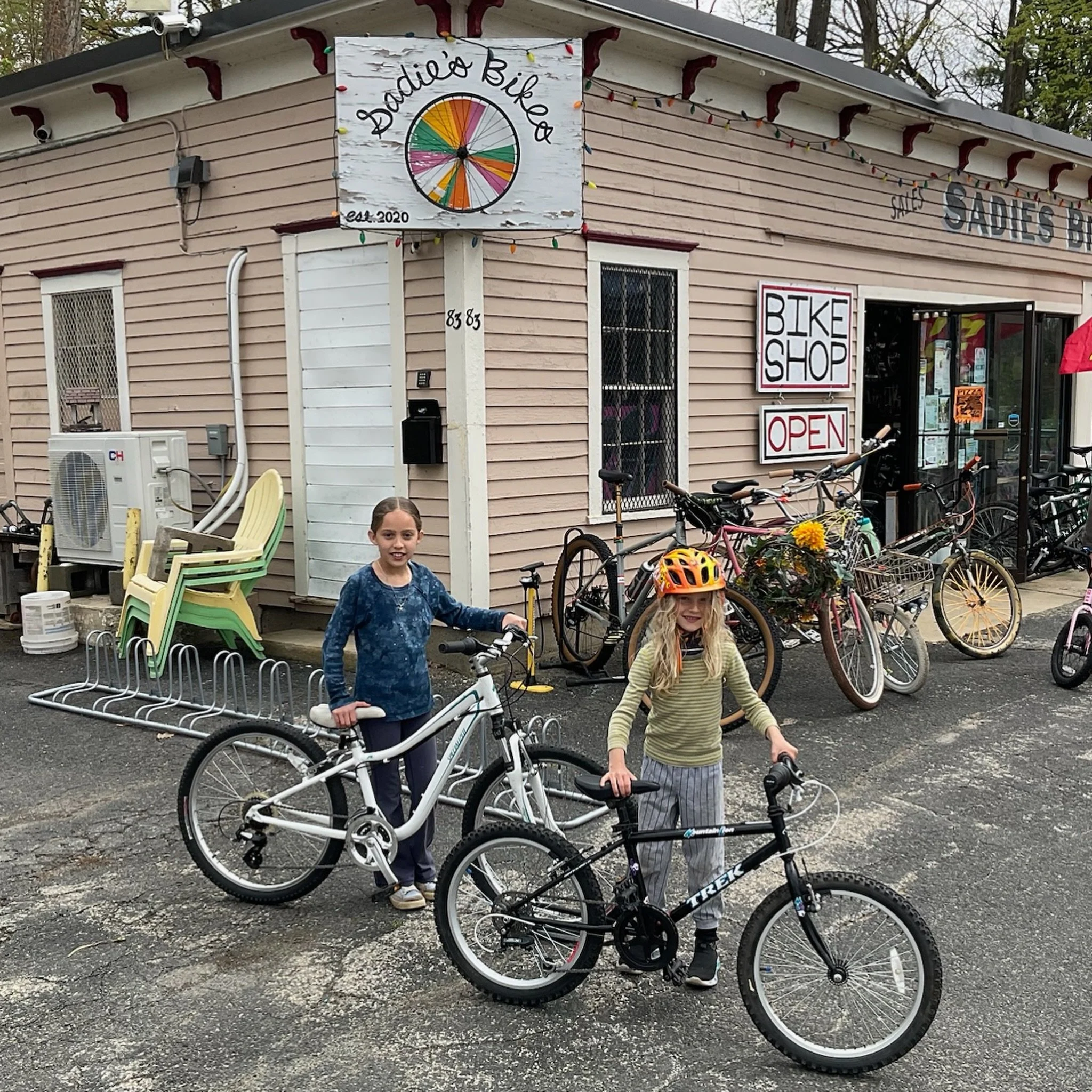 Wheelin&rsquo; Again Wednesday!

Here are more bikes, out the door, with happy new riders!

Whether you live in the neighborhood, or if you&rsquo;re making the ~trek~ from afar, it matters to us that our shop and service feels approachable for folks 