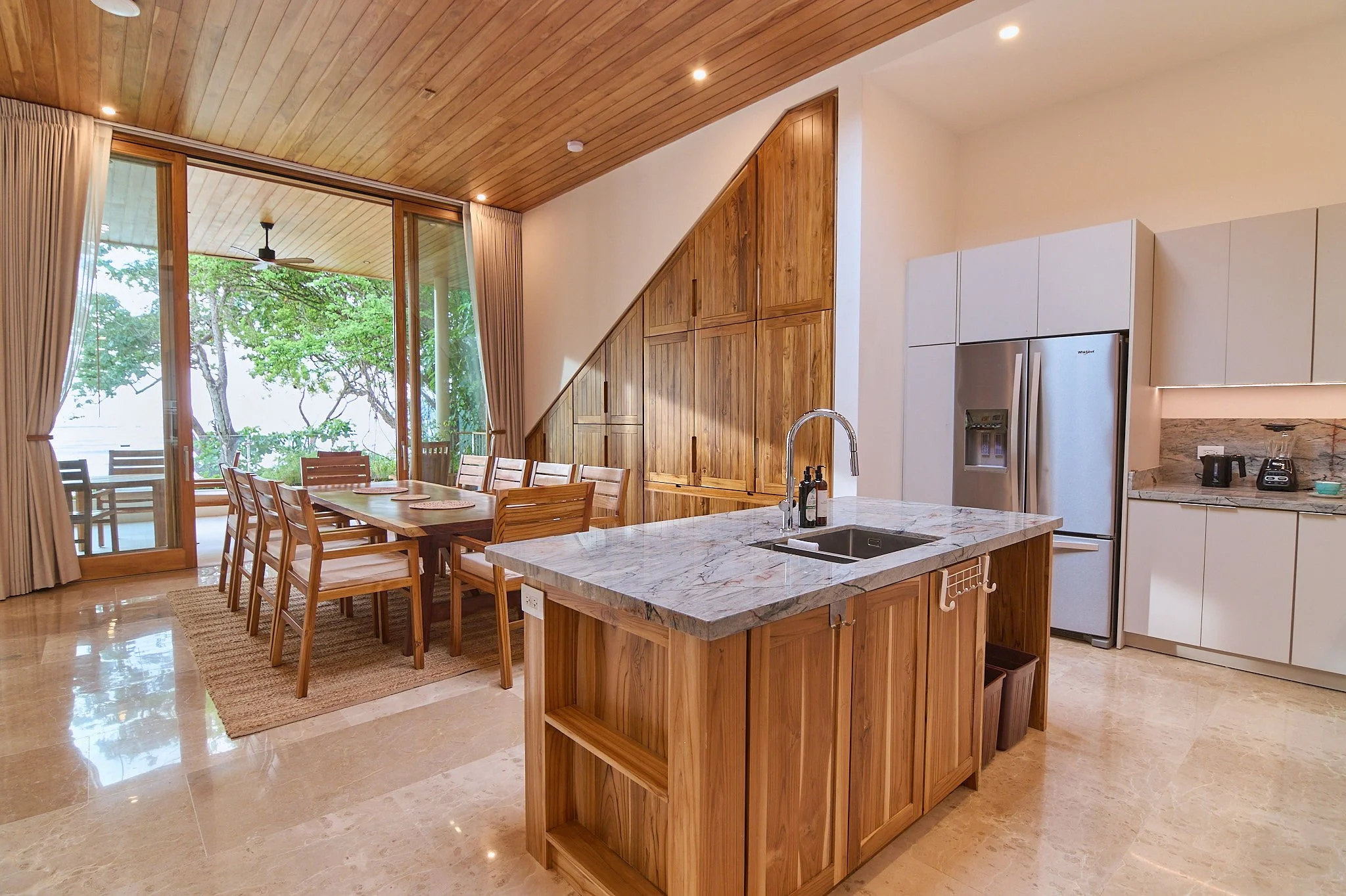 beachfront master suite 07.jpg