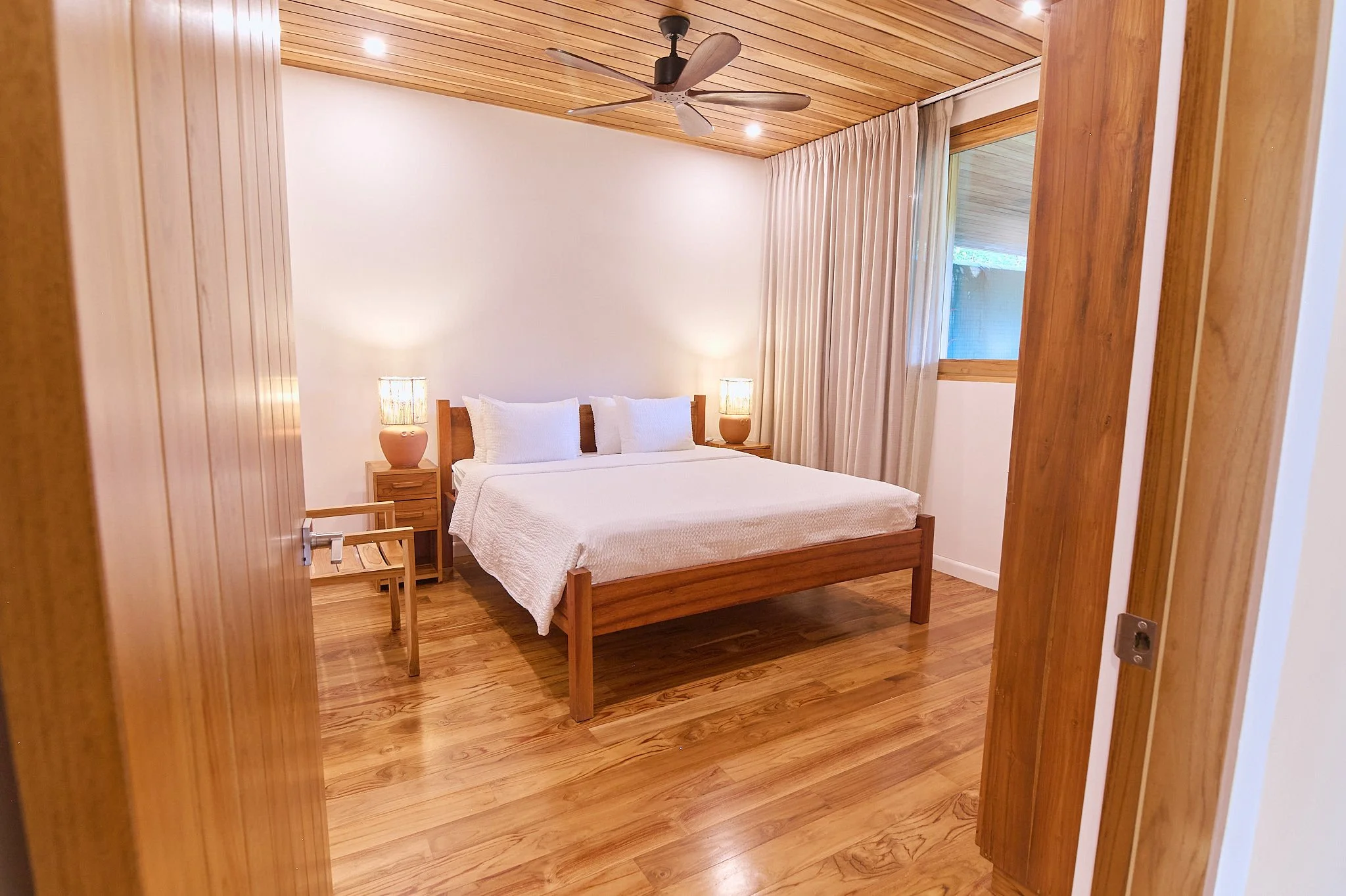 beachfront master suite 08.jpg