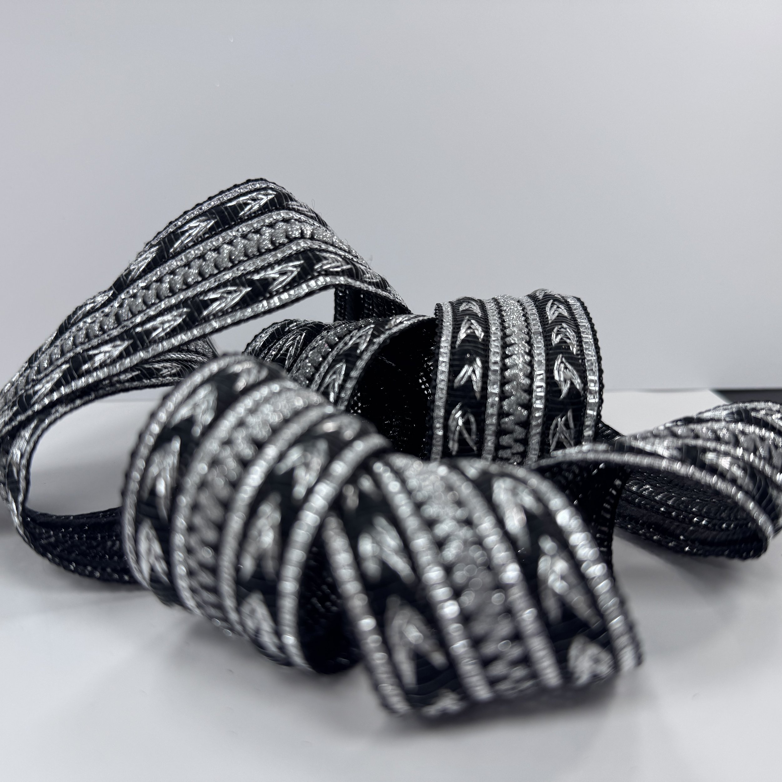 Classic Arrow Trim - Black Silver