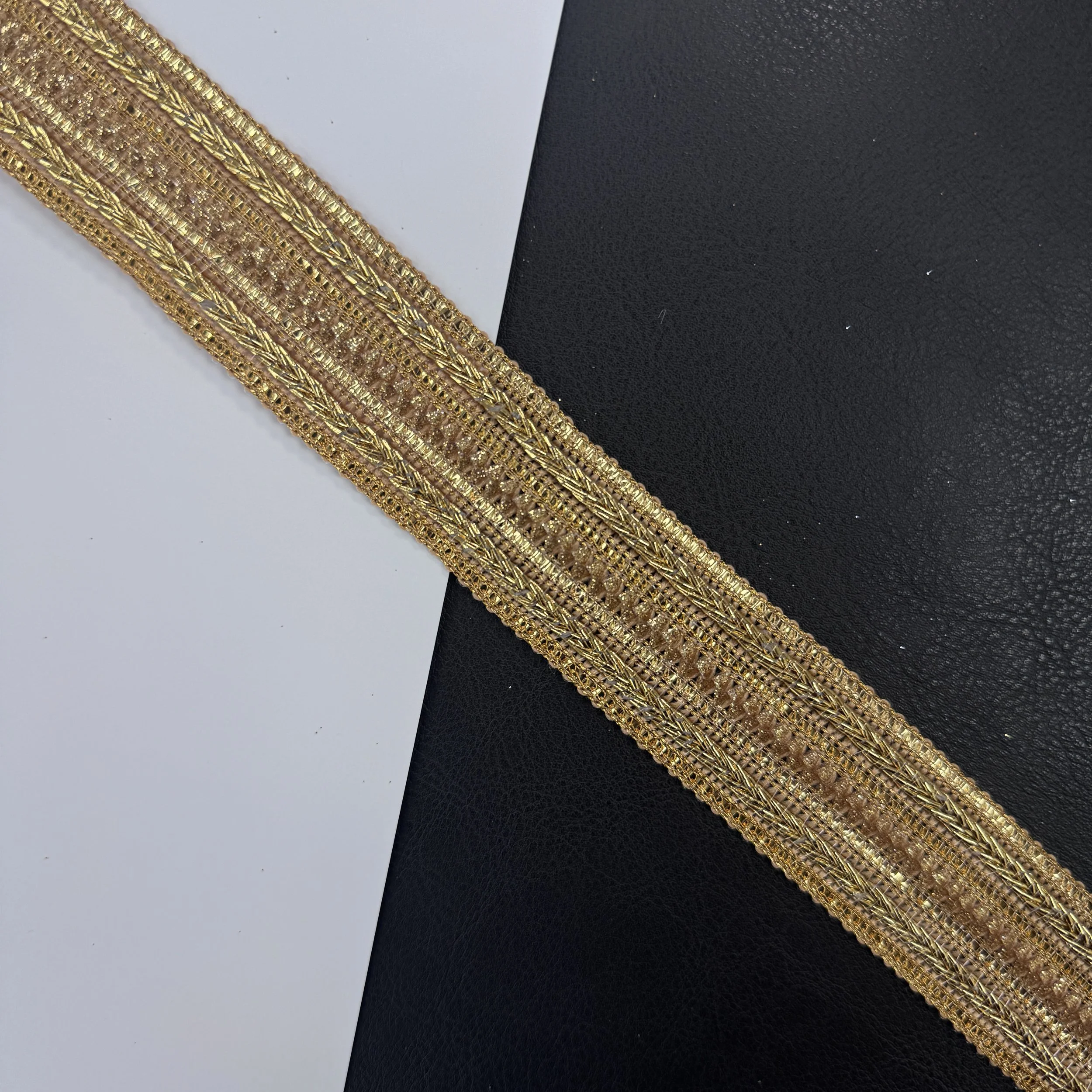 Classic Arrow Trim - Yellow Golden