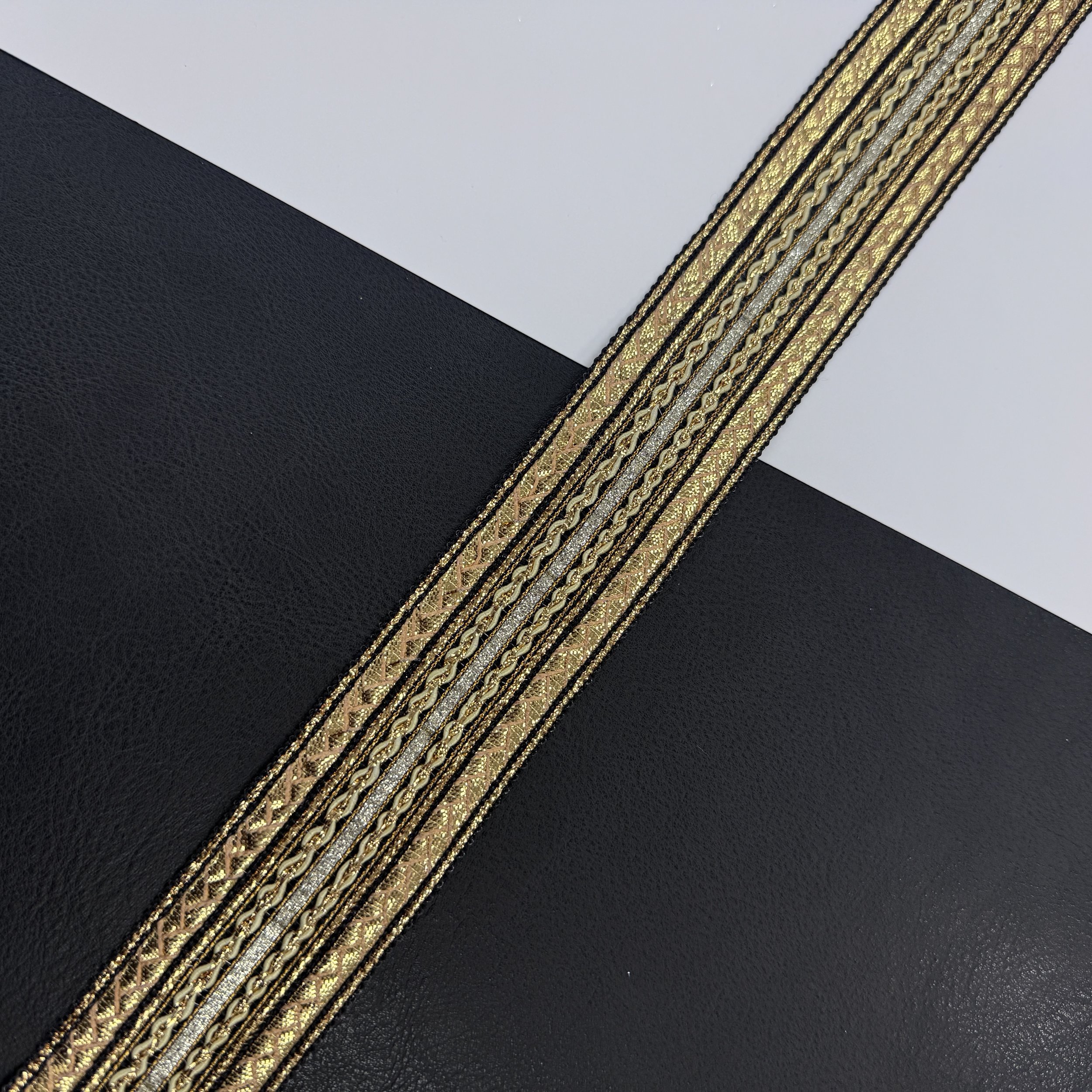 D#5310 - BLACK GOLDEN (2).JPG