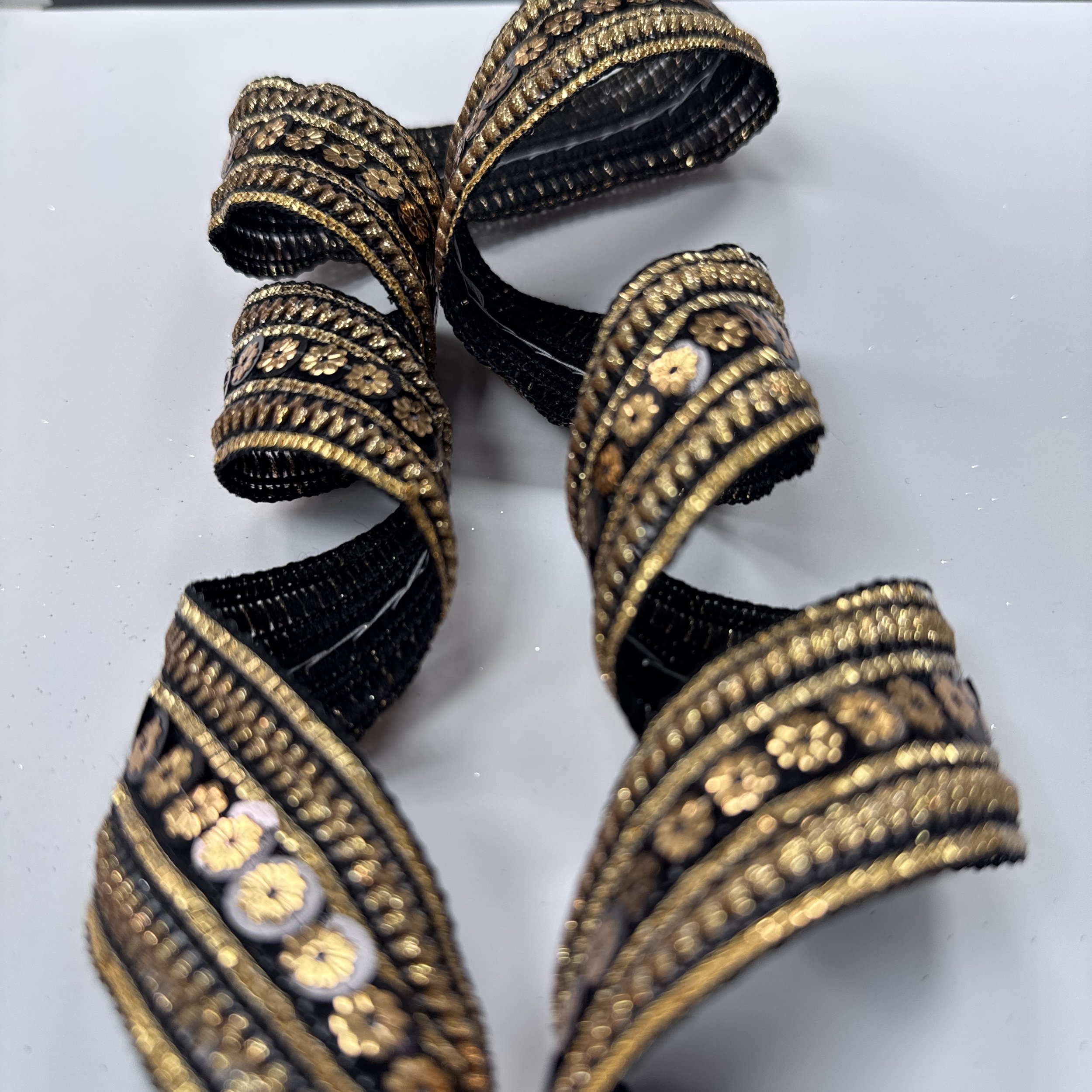 Ornate Floral Trim - Golden Black