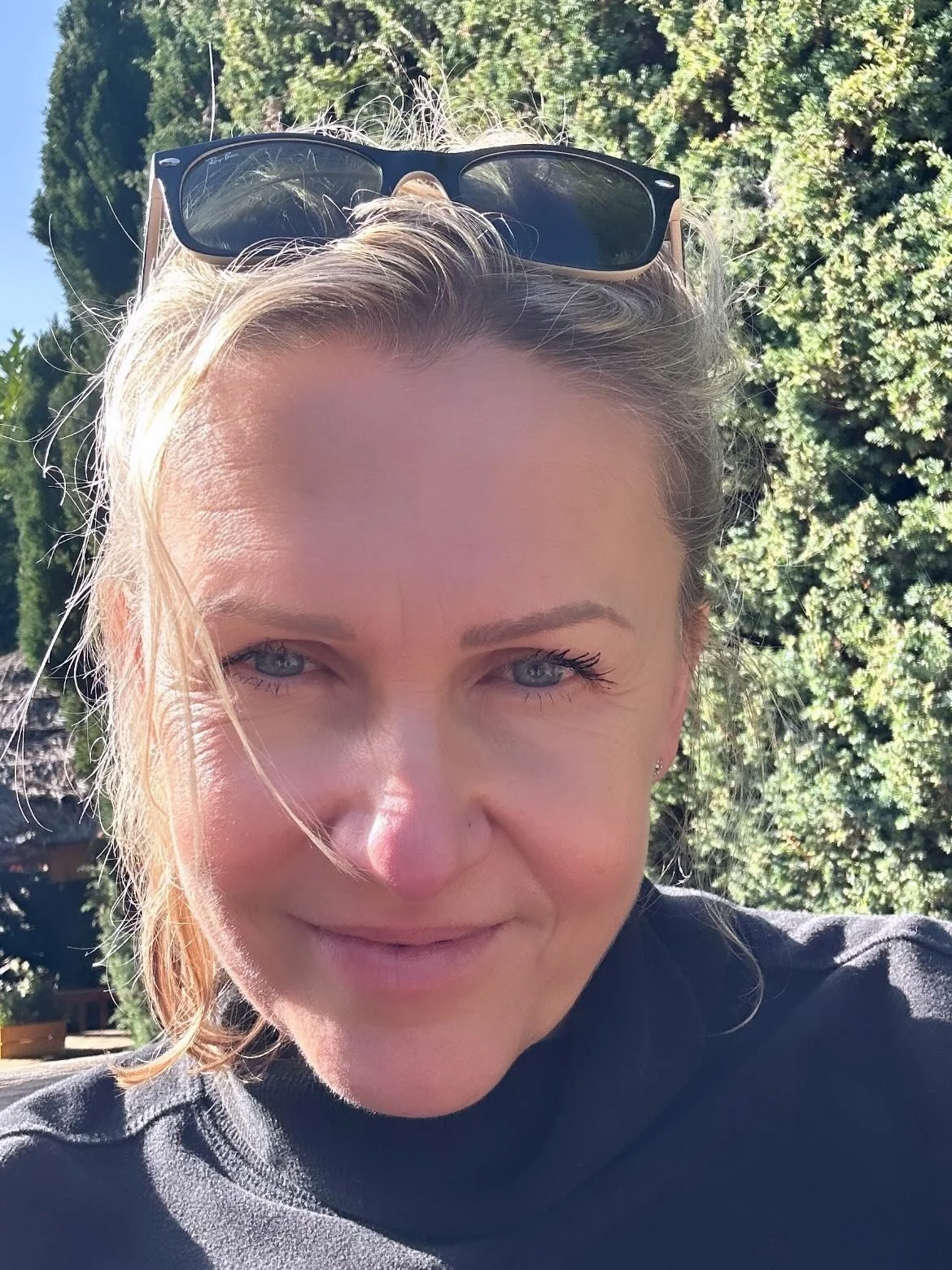 🌸Despite busy time of the year, I have allowed myself to leave all the chores behind and  headed to see what the nature does at the beginning of the spring. 

🌱After a cold and wet winter, we are all looking forward to warmer days, green shoots on 