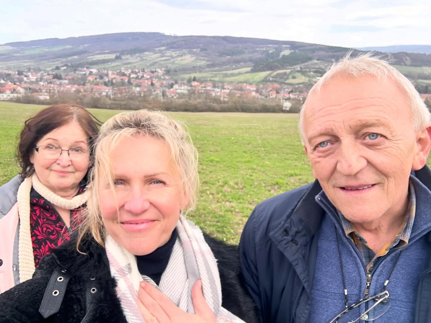 🏡Returning home always offers me a chance to unwind and recharge. This is a place that holds a special significance for me as it is where I spent my childhood years and created countless joyful memories. My village is nestled in the breathtaking Whi