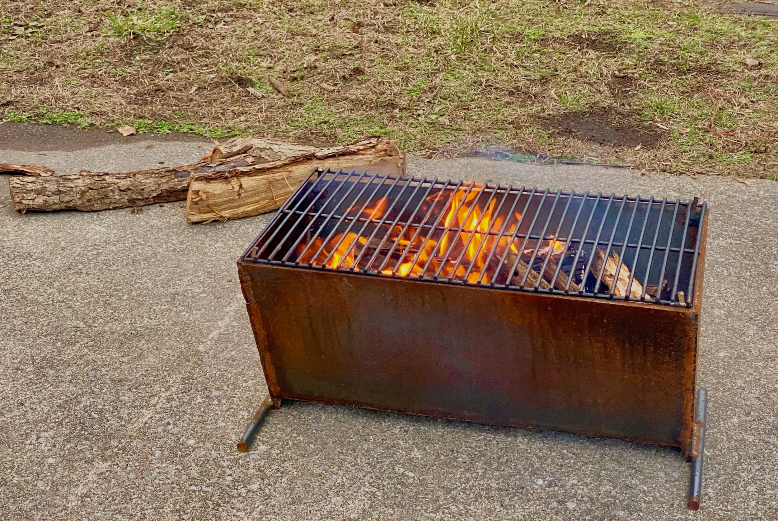 Triangular Steel Fire Pit with Grill Top