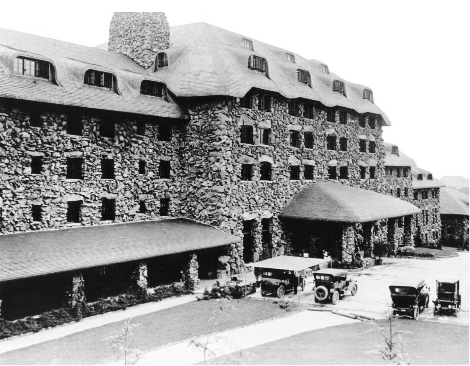 The Grove Park Inn and the Arts and Crafts Movement: A Living Monument to Craftsmanship