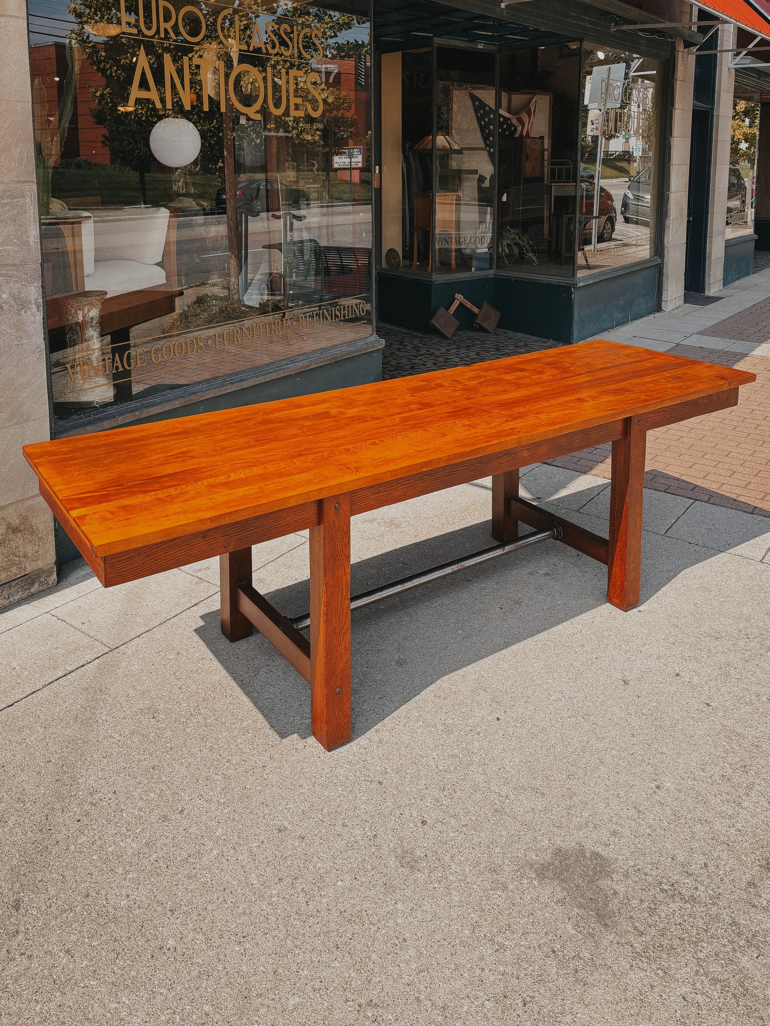 Dining table that fits 6-10 people