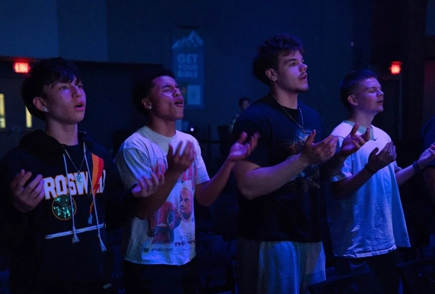 Worship, prayer &amp; pizza night❤️&zwj;🔥 So incredible to watch westside students &amp; young adults worship Jesus, pray together &amp; have a blast!!