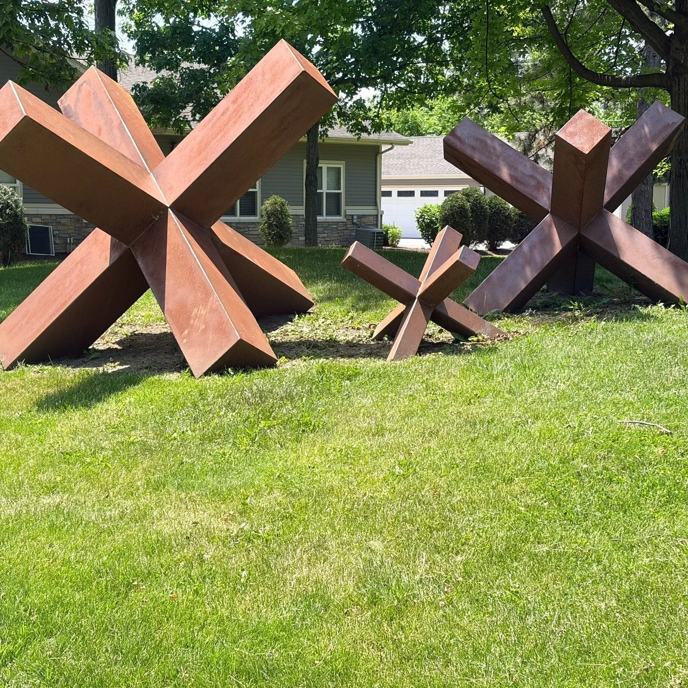 In May, the Village of Flossmoor and the Flossmoor Public Art Commission gratefully accepted a donation from the @frankfort_arts_association, which has allowed local artist Jason Verbeek's "Land Jacks" to stay in the Village's permanent pub
