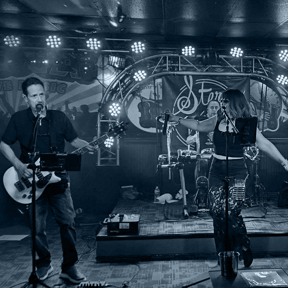 Live Music ft. Stereo Waves