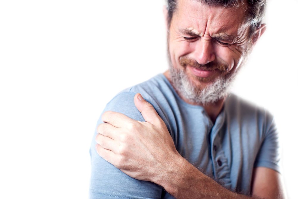 Person with shoulder pain from a rotator cuff tear