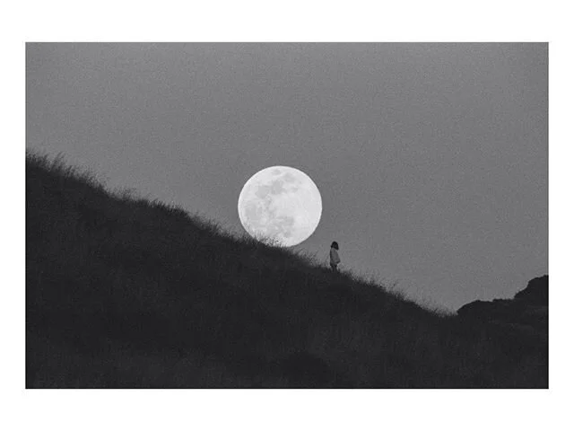 Martha, 34 weeks pregnant, under May&rsquo;s Mother&rsquo;s moon.