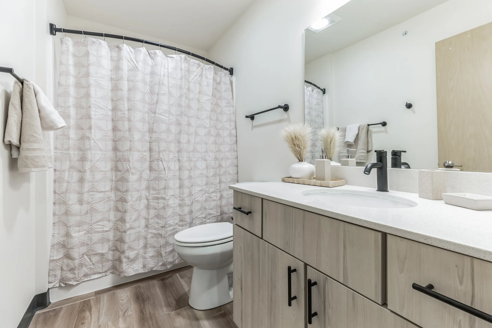 Broadway Lofts - Bathroom