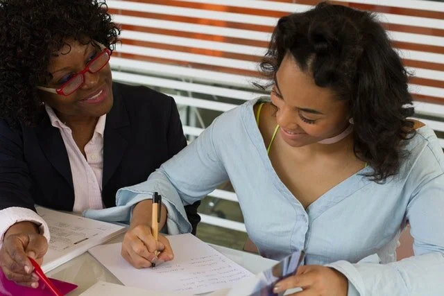woman tutoring her student - 640x427.jpg