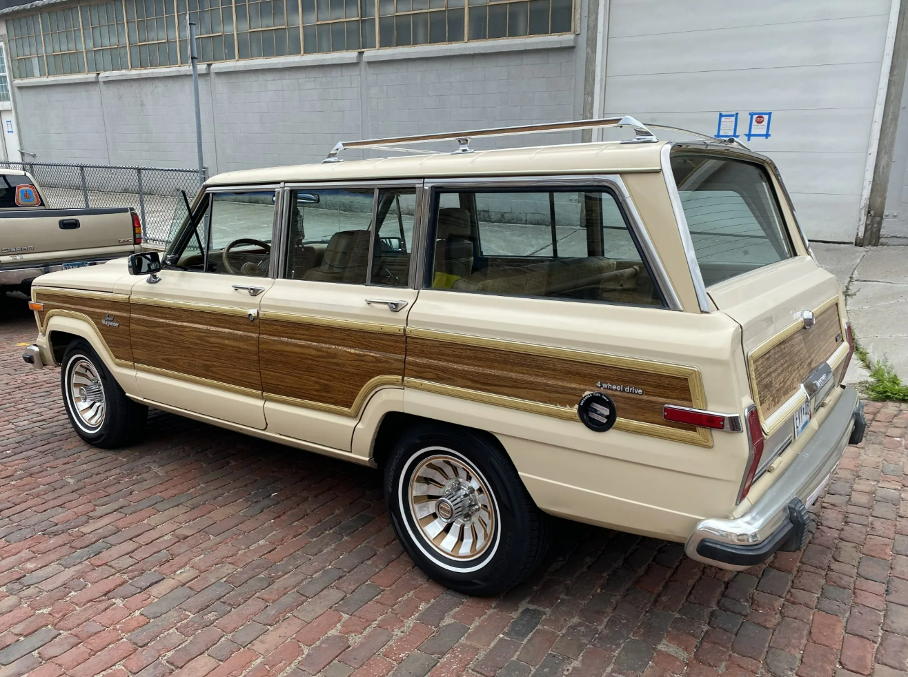 2022-06-27 10_42_16-1985 Jeep Grand Wagoneer for sale on BaT Auctions - closed on March 2, 2021 (Lot.png